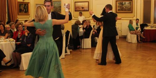 Απογευματινό με άρωμα Αποκριάς αφιερωμένο στην επανάσταση των  γυναικών στην εποχή της μπελ επόκ