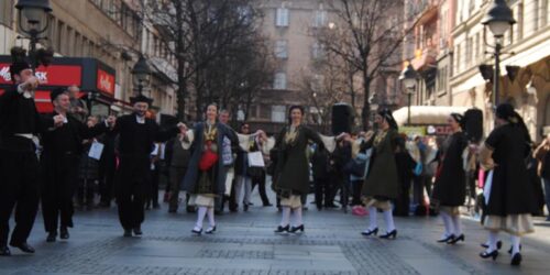 Η χορευτική ομάδα του Λυκείου με το τμήμα Αλμυρού στην 36η Διεθνή Τουριστική Έκθεση Βελιγραδίου