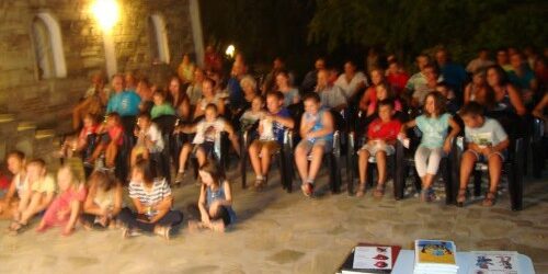 Παράσταση Καραγκιόζη  στο αρχοντικό Μπορλότου του Λυκείου των Ελληνίδων Βόλου Ενάντια στον Ρατσισμό και την ξενοφοβία