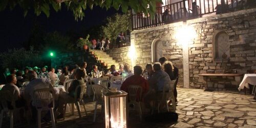 «Του Αυγούστου το φεγγάρι παρά λίγο μέρα κάνει»