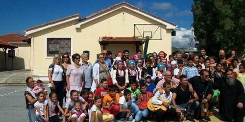 Το Λύκειο Ελληνίδων Βόλου με το σύνθημα «ζούμε όλοι στην ίδια πόλη, διαφορετικοί αλλά ίσοι» χόρεψε στο Αλιβέρι για τους Ρομά