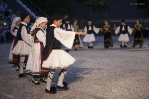 Read more about the article «Eμπάτε αγόρια στο χορό, κορίτσια στα τραγούδια ….»