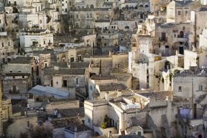 Read more about the article Εικαστικό απόγευμα με τις κούκλες στον κήπο του Λυκείου