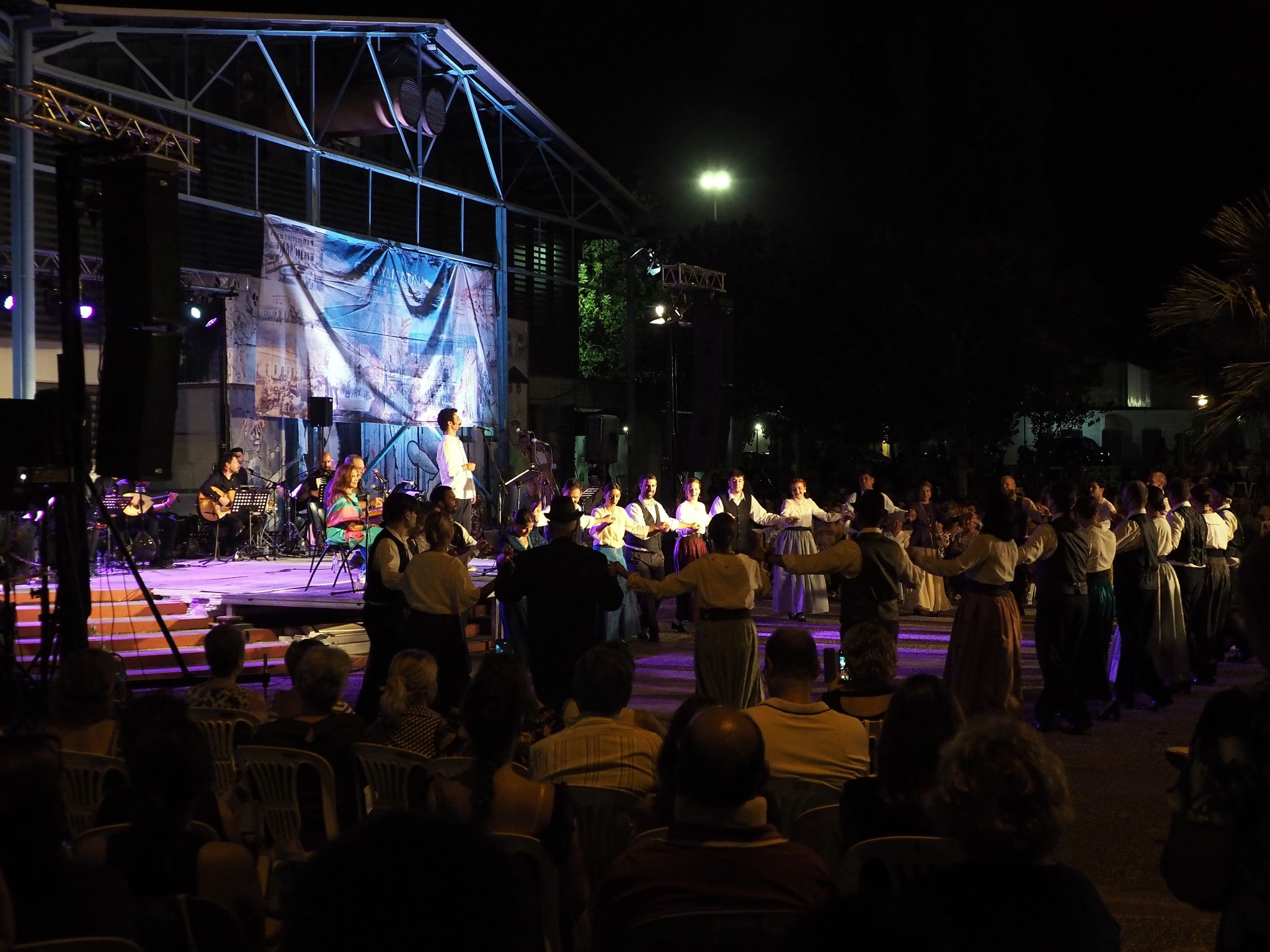 You are currently viewing Ενθουσίασε η χθεσινή παράσταση της Εστουδιαντίνας στο θεατράκι της Αρχιτεκτονικής